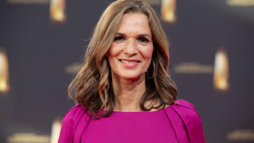 mit wem ist julia-niharika sen verheiratet